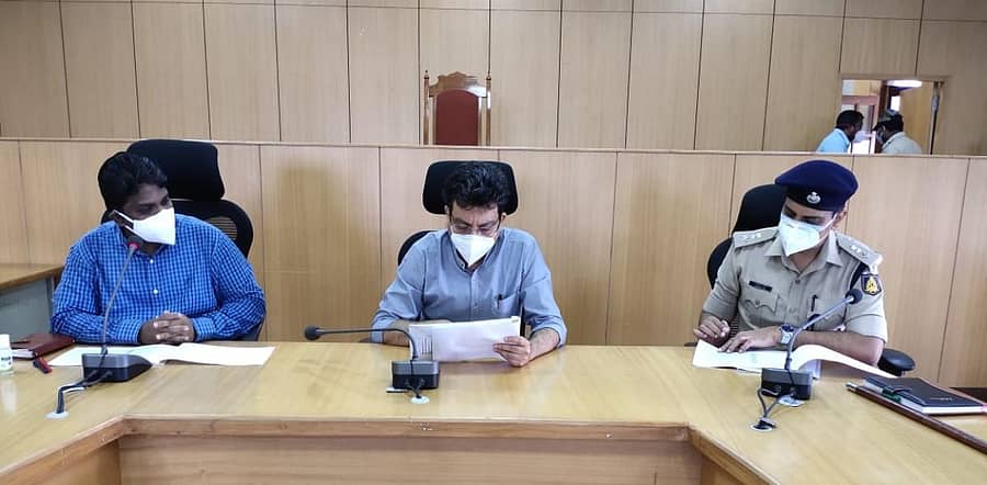 ಸಭೆಯಲ್ಲಿ ಜಿಲ್ಲಾ ಉಸ್ತುವಾರಿ ಕಾರ್ಯದರ್ಶಿ ತುಷಾರ್ ಗಿರಿನಾಥ್ ಮಾತನಾಡಿದರು