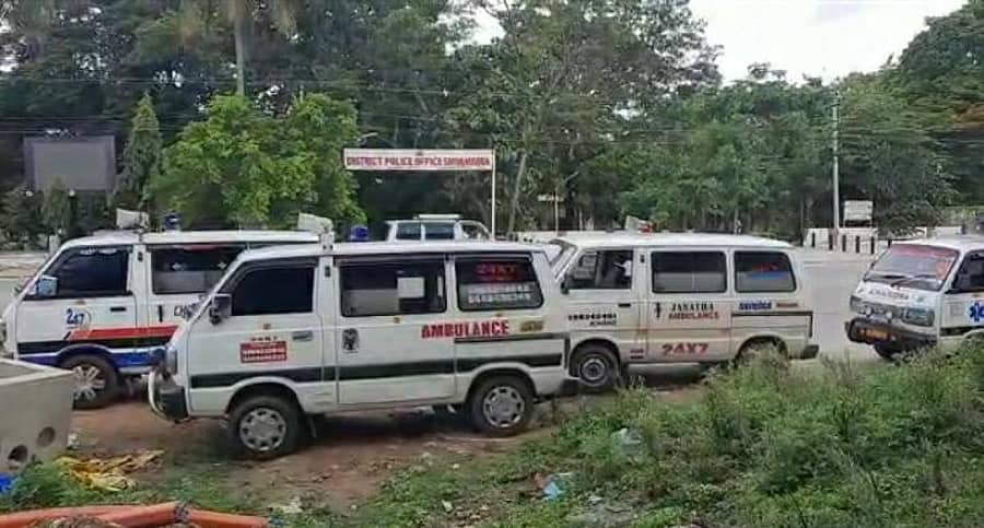ಮೆಗ್ಗಾನ್ ಮುಂದೆ ಆಂಬುಲೆನ್ಸ್ಗಳ ಸಾಲು