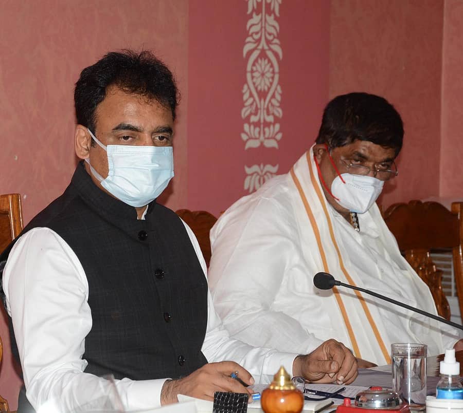 ಹಾಸನದಲ್ಲಿ ಉಪಮುಖ್ಯಮಂತ್ರಿ ಸಿ.ಎನ್.ಅಶ್ವತ್ಥ ನಾರಾಯಣ ಮತ್ತು ಉಸ್ತುವಾರಿ ಸಚಿವ ಕೆ.ಗೋಪಾಲಯ್ಯ ಮಾತನಾಡಿದರು.