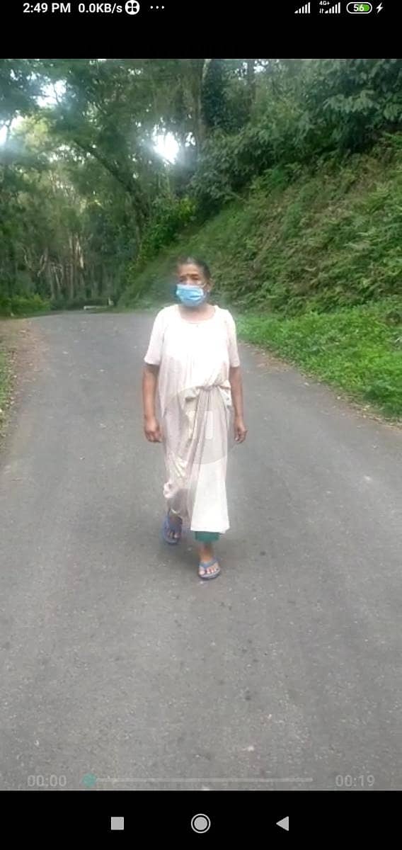 ಕಿರಗಂದೂರು ಗ್ರಾಮದಲ್ಲಿ ಆಂಬುಲೆನ್ಸ್ ಚಾಲಕ ರಸ್ತೆ ಮಧ್ಯೆ ಬಿಟ್ಟುಹೋದ ವೃದ್ಧೆ ಪೊನ್ನಮ್ಮ