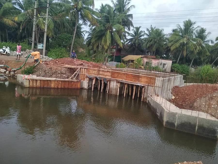 ಭಟ್ಕಳ ತಾಲ್ಲೂಕಿನ ಮುಂಡಳ್ಳಿ ಗ್ರಾಮ ಪಂಚಾಯಿತಿ ವ್ಯಾಪ್ತಿಯ ಜೋಗಿಮನೆಯಲ್ಲಿ ನಿರ್ಮಾಣಗೊಂಡ ಕಿರು ಸೇತುವೆ