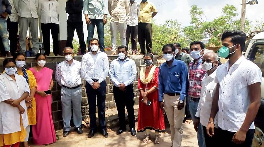 ಭಾಲ್ಕಿ ತಾಲ್ಲೂಕಿನ ಉಚ್ಚಾ ಗ್ರಾಮಕ್ಕೆ ಸೋಮವಾರ ಬಸವಕಲ್ಯಾಣ ಉಪ ವಿಭಾಗಾಧಿಕಾರಿ ಭುವನೇಶ ಪಾಟೀಲ ಭೇಟಿ ನೀಡಿದರು