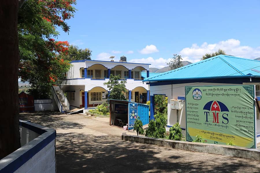 ಹನೂರು ತಾಲ್ಲೂಕಿನ ಒಡೆಯರಪಾಳ್ಯ ಬಳಿಯ ಟಿಬೆಟನ್ನರ ನಿರಾಶ್ರಿತ ಶಿಬಿರದಲ್ಲಿರುವ ದಾಂಡೇಲಿಂಗ್ ಆಸ್ಪತ್ರೆ