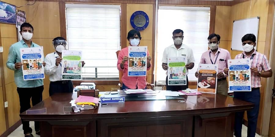 ವಿಶ್ವ ತಂಬಾಕು ನಿಯಂತ್ರಣ ದಿನದ ಪ್ರಯುಕ್ತ ಜಾಗೃತಿ ಪೋಸ್ಟರ್ ಅನ್ನು ಹೆಚ್ಚುವರಿ ಜಿಲ್ಲಾಧಿಕಾರಿ ಪೂಜಾರ ವೀರಮಲ್ಲಪ್ಪ ಬಿಡುಗಡೆಗೊಳಿಸಿದರು.