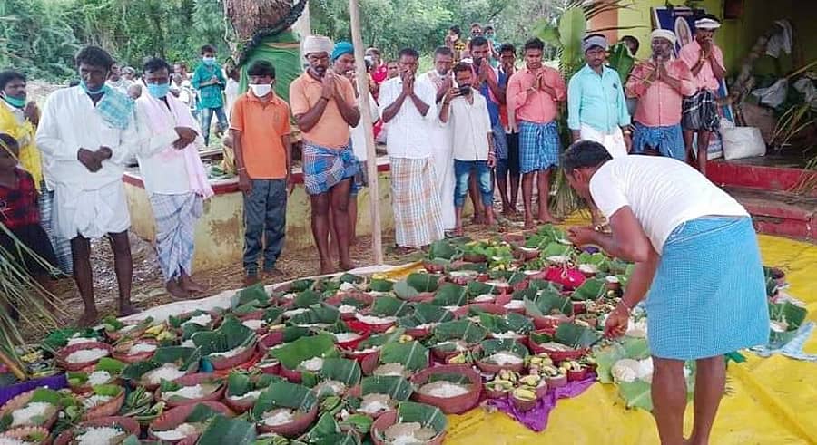 ಕುಮಾರಪಟ್ಟಣ ಸಮೀಪದ ಹುಲಿಕಟ್ಟಿ ಗ್ರಾಮದಲ್ಲಿ ಶುಕ್ರವಾರ ಕೊರೊನಾ ನಿವಾರಣೆಗಾಗಿ ಏಕನಾಥೇಶ್ವರಿ, ದುರ್ಗಮ್ಮ ದೇವಿ ದೇವಸ್ಥಾನದ ಆವರಣದಲ್ಲಿ ಕೊರೊನಮ್ಮದೇವಿ ಹೆಸರಿನಲ್ಲಿ ಅಭಿಷೇಕ, ಹೋಮ ಹಾಗೂ ವಿಶೇಷ ಪೂಜಾ ಕಾರ್ಯಕ್ರಮ ನೆರವೇರಿತು