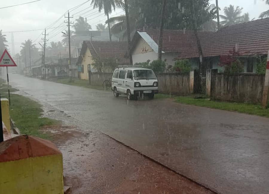 ನರಸಿಂಹರಾಜಪುರದಲ್ಲಿ ಶನಿವಾರ ಉತ್ತಮವಾದ ಮಳೆ ಸುರಿಯಿತು.