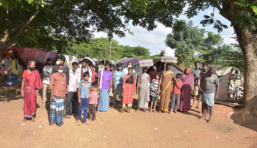 ಶಿವಮೊಗ್ಗ ಹೊರವಲಯದ ಬಳಿ ಇರುವ ಅಲೆಮಾರಿ ಕುಟುಂಬಗಳು.