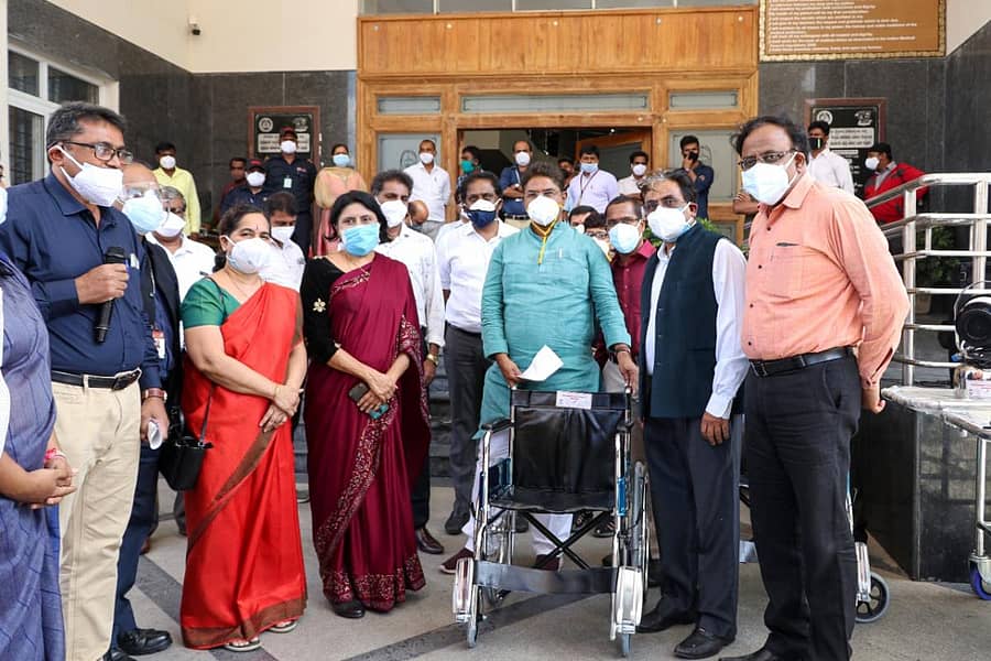 ವೈದ್ಯಕೀಯ ಉಪಕರಣಗಳ ವಿತರಣೆಗೆ ಸಚಿವ ಆರ್.ಅಶೋಕ ಚಾಲನೆ ನೀಡಿದರು