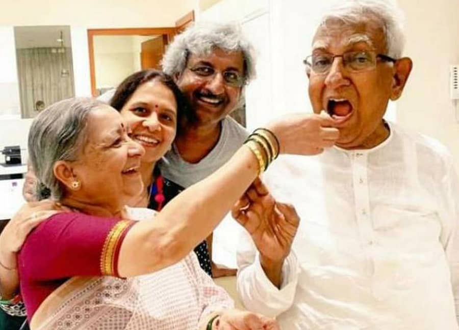 ಸಿ.ಎಂ. ಉದಾಸಿ ಅವರು ಕುಟುಂಬ ಸದಸ್ಯರೊಂದಿಗೆ ಜನ್ಮದಿನ ಆಚರಿಸಿಕೊಂಡ ಕ್ಷಣ (ಸಂಗ್ರಹ ಚಿತ್ರ)