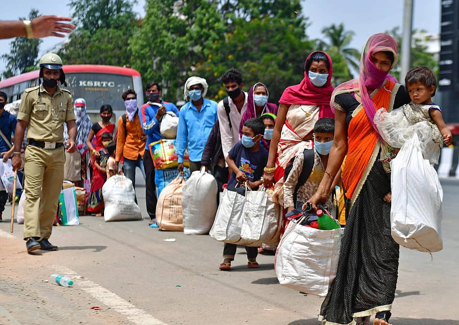 ಲಾಕ್ಡೌನ್ ಘೋಷಣೆಯಾದಾಗ ಊರಿನತ್ತ ಹೊರಟಿದ್ದ ವಲಸಿಗರು–ಸಾಂದರ್ಭಿಕ ಚಿತ್ರ