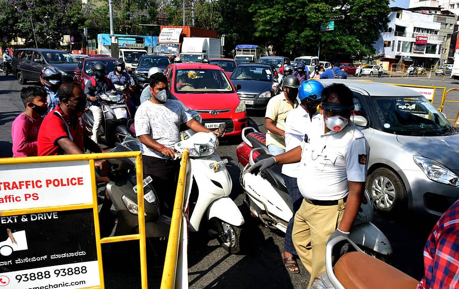 ಲಾಕ್ಡೌನ್ ಸಂದರ್ಭದಲ್ಲಿ ವಾಹನಗಳ ಸಂಚಾರಕ್ಕೆ ನಿರ್ಬಂಧ–ಸಾಂದರ್ಭಿಕ ಚಿತ್ರ