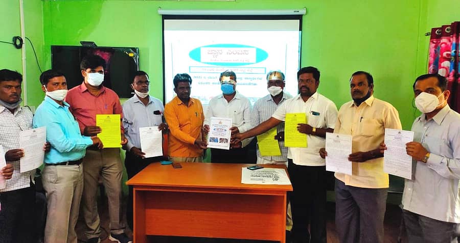 ಮೊಳಕಾಲ್ಮುರಿನಲ್ಲಿ ಶುಕ್ರವಾರ ಜ್ಞಾನವಿಕಾಸ ಕಾರ್ಯಕ್ರಮಕ್ಕೆ ಕ್ಷೇತ್ರ ಶಿಕ್ಷಣಾಧಿಕಾರಿ ಯುವರಾಜ ನಾಯಕ್ ಚಾಲನೆ ನೀಡಿದರು.