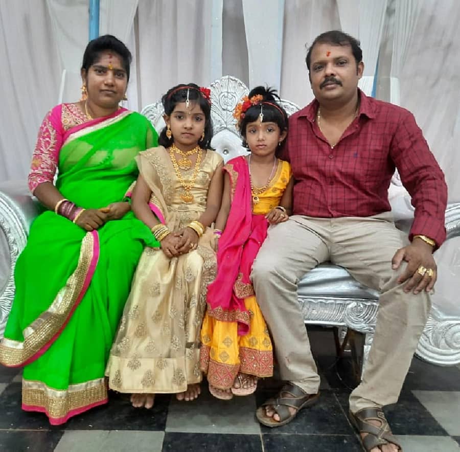 ಪತ್ನಿ ಹಾಗೂ ಇಬ್ಬರು ಪುತ್ರಿಯರೊಂದಿಗೆ ಜಯಶಂಕರ್