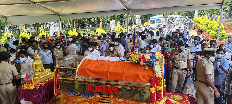 ಸಿದ್ಧಲಿಂಗಯ್ಯ ಅವರ ಅಂತಿಮ ದರ್ಶನ ಪಡೆಯಲು ಸಾರ್ವಜನಿಕರಿಗೆ ಅವಕಾಶ ಕಲ್ಪಿಸಲಾಗಿದೆ.