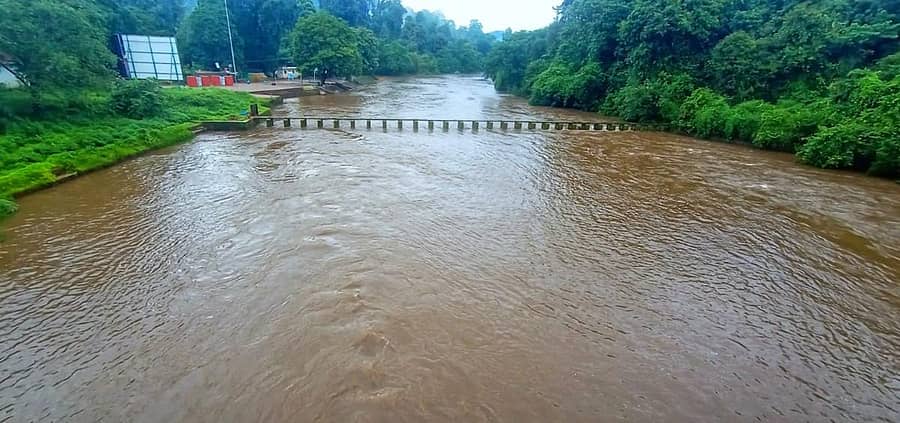 ಕುಕ್ಕೆ ಸುಬ್ರಹ್ಮಣ್ಯದಲ್ಲಿ ಕುಮಾರಧಾರಾ ನದಿ ತುಂಬಿ ಹರಿಯುತ್ತಿದೆ