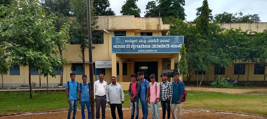 ದಾವಣಗೆರೆಯ ಹದಡಿ ರಸ್ತೆಯ ಸರ್ಕಾರಿ ಕೈಗಾರಿಕಾ ತರಬೇತಿ ಸಂಸ್ಥೆ.