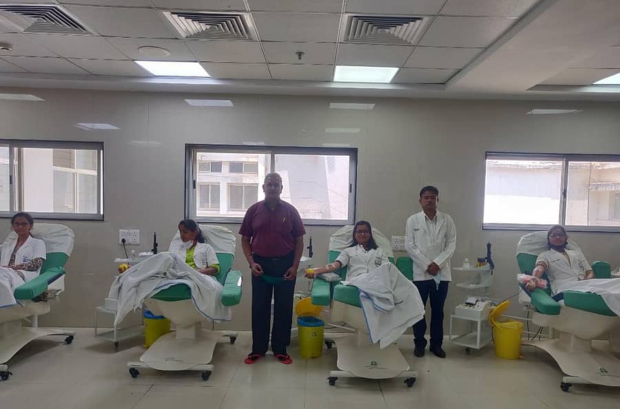 ಬೆಳಗಾವಿಯ ಕೆಎಲ್‌ಇ ಬಿ.ಎಂ. ಕಂಕಣವಾಡಿ ಆಯುರ್ವೇದ ಕಾಲೇಜಿನ ಎನ್‌ಎಸ್‌ಎಸ್ ಘಟಕ ಮತ್ತು ಬೈಲಹೊಂಗಲದ ಡಾ.ರಾಮಣ್ಣವರ ಚಾರಿಟಬಲ್ ಟ್ರಸ್ಟ್ ವತಿಯಿಂದ ರಕ್ತದಾನ ಶಿಬಿರ ನಡೆಯಿತು