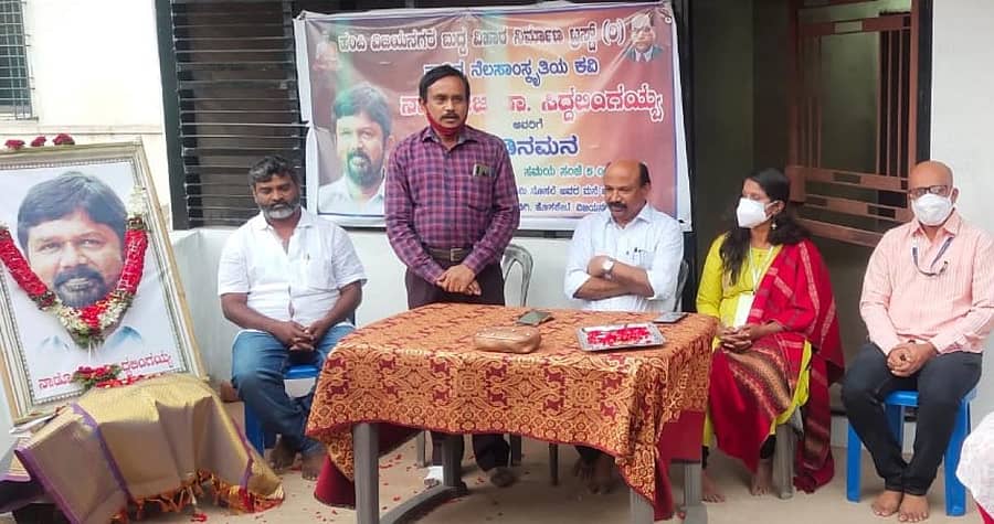 ಹೊಸಪೇಟೆಯಲ್ಲಿ ನಡೆದ ಸಿದ್ಧಲಿಂಗಯ್ಯನವರ ನುಡಿನಮನದಲ್ಲಿ ಪ್ರಾಚಾರ್ಯ ಬಿ.ಜಿ. ಕನಕೇಶಮೂರ್ತಿ ಮಾತನಾಡಿದರು