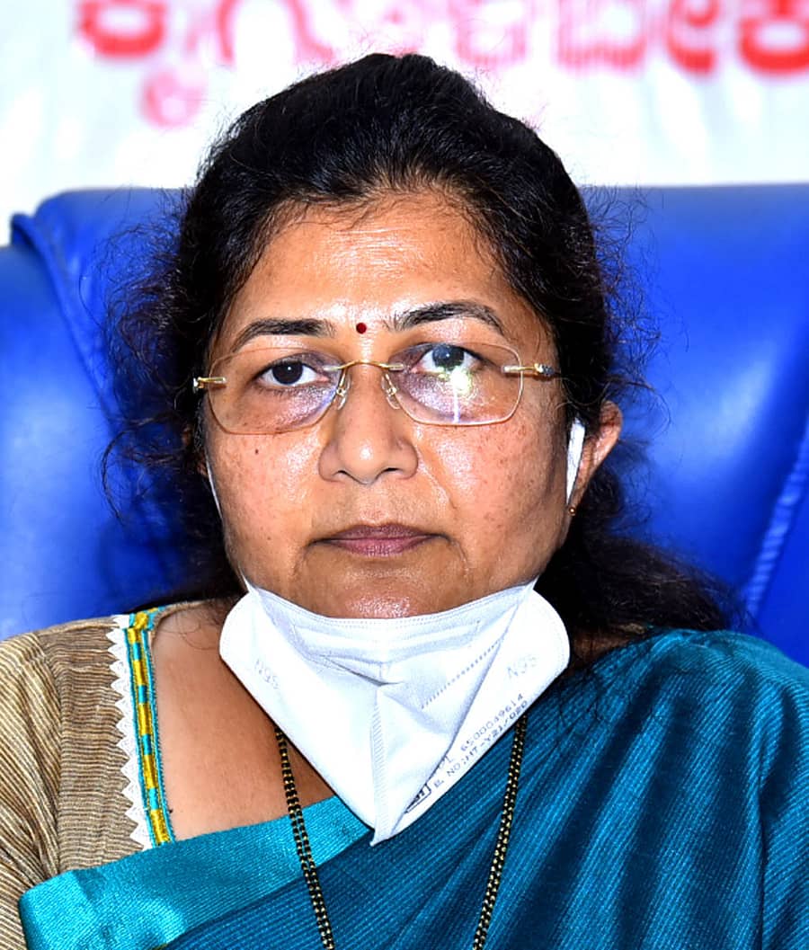 ಶಶಿಕಲಾ ಜೊಲ್ಲೆ, ಸಚಿವೆ