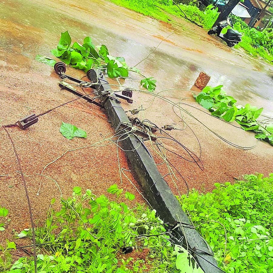 ವಿದ್ಯುತ್ ಕಂಬ,ಹಾನಿಗೊಂಡಿರುವುದು. (ಸಾಂದರ್ಭಿಕ ಚಿತ್ರ)