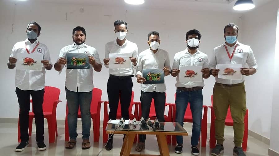 ಮಂಗಳೂರು ಬ್ಲಡ್ ಡೋನರ್ಸ್ ಇದರ 300ನೇ ರಕ್ತದಾನ ಶಿಬಿರದ ಲಾಂಛನವನ್ನು ಅನಾವರಣ ಗೊಳಿಸಲಾಯಿತು