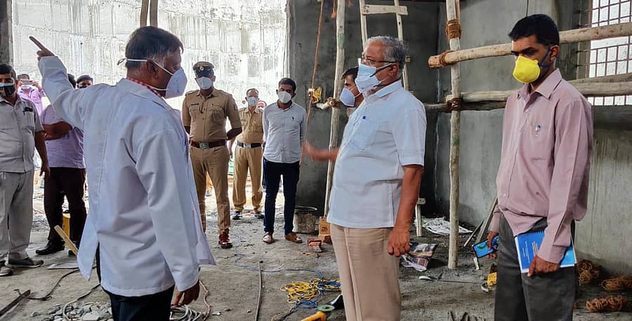 ಜಿಲ್ಲಾ ಉಸ್ತುವಾರಿ ಸಚಿವ ಎಸ್‌.ಸುರೇಶ್‌ ಕುಮಾರ್‌ ಅವರು ಯಡಬೆಟ್ಟದಲ್ಲಿ ನಿರ್ಮಾಣ ಹಂತದಲ್ಲಿರುವ ಆಸ್ಪತ್ರೆಯ ಕಾಮಗಾರಿ ಪರಿಶೀಲಿಸಿದರು