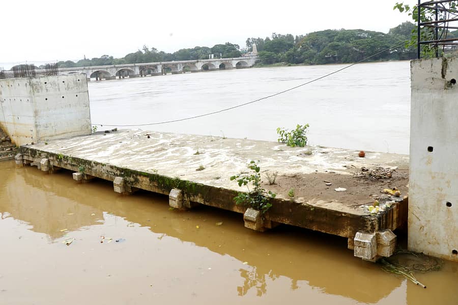 ಶೃಂಗೇರಿ ಭಾಗದಲ್ಲಿ ಸಾಕಷ್ಟು ಮಳೆಯಾಗುತ್ತಿರುವ ಕಾರಣ ತುಂಗಾ ಜಲಾಶಯಕ್ಕೆ ಹೆಚ್ಚಿನ ಪ್ರಮಾಣದ ನೀರು ಹರಿದು ಬರುತ್ತಿದೆ.