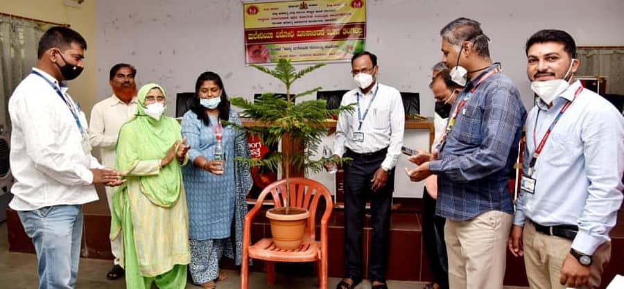 ವಿಜಯಪುರ ನಗರದ ಆರೋಗ್ಯ ಮತ್ತು ಕುಟುಂಬ ಕಲ್ಯಾಣ ಇಲಾಖೆಯ ಸಭಾಭವನದಲ್ಲಿ ಶನಿವಾರ ಮಲೇರಿಯಾ ವಿರೋಧಿ ಮಾಸಾಚರಣೆ ಅಂಗವಾಗಿ ಮಾಧ್ಯಮದವರಿಗೆ ಏರ್ಪಡಿಸಿದ್ದ ಕಾರ್ಯಾಗಾರಕ್ಕೆ ತಾಲ್ಲೂಕು ಆರೋಗ್ಯ ಅಧಿಕಾರಿ ಡಾ.ಕವಿತಾ ಚಾಲನೆ ನೀಡಿದರು