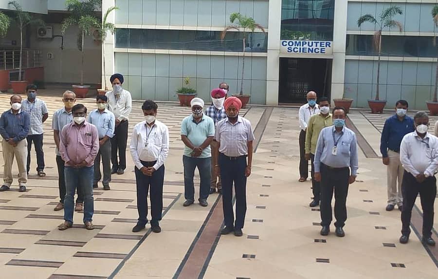 ಬೀದರ್ನ ಗುರುನಾನಕ ದೇವ ಎಂಜಿನಿಯರಿಂಗ್ ಕಾಲೇಜಿನಲ್ಲಿ ಮಾಜಿ ಕ್ರೀಡಾ ಪಟು ಮಿಲ್ಕಾಸಿಂಗ್ ಅವರಿಗೆ ಶ್ರದ್ಧಾಂಜಲಿ ಸಲ್ಲಿಸಲಾಯಿತು