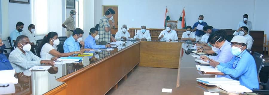 ಜಿಲ್ಲಾ ಉಸ್ತುವಾರಿ ಸಚಿವ ಎಸ್.ಸುರೇಶ್ ಕುಮಾರ್ ಅವರ ನೇತೃತ್ವದಲ್ಲಿ ಸಭೆ ನಡೆಯಿತು