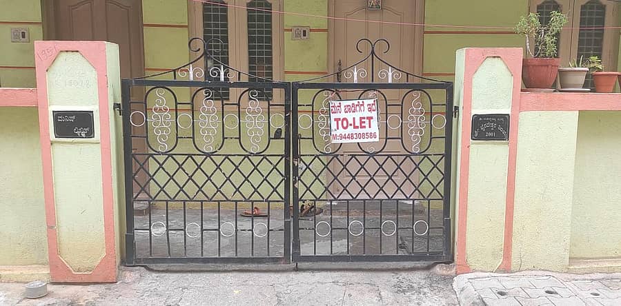 ‘ಮನೆ ಬಾಡಿಗೆಗೆ ಇದೆ’ ಎಂಬ ಫಲಕಗಳು ನಗರದಲ್ಲಿ ಇತ್ತೀಚೆಗೆ ಸಾಮಾನ್ಯವಾಗಿವೆ –ಪ್ರಜಾವಾಣಿ ಚಿತ್ರ