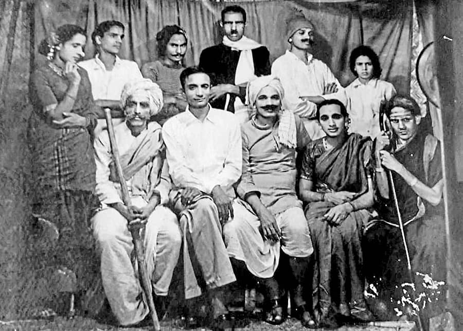 ಮಾಸೂರ ಅವರ ನೇತೃತ್ವದಲ್ಲಿ 1950ರಲ್ಲಿ ದೆಹಲಿಯಲ್ಲಿ ಪ್ರದರ್ಶನ ನೀಡಲು ತೆರಳಿದ್ದ ತಂಡ