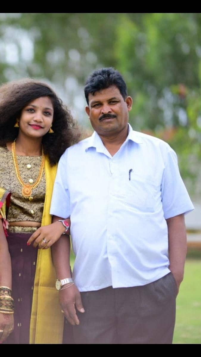 ಅಪ್ಪ ಶ್ರೀನಿವಾಸ ಮೂರ್ತಿ ಜೊತೆ ಮೋನಿಕಾ