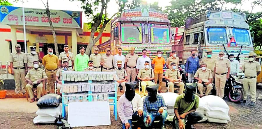 ಭಾಲ್ಕಿಯಲ್ಲಿ 6 ಜನ ಆರೋಪಿಗಳನ್ನು ಬಂಧಿಸಿರುವುದು