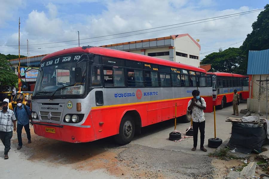 ಮಂಡ್ಯ ಬಸ್ ನಿಲ್ದಾಣದಿಂದ ಕೆಎಸ್ಆರ್ಟಿಸಿ ಬಸ್ ಸಂಚಾರ ಆರಂಭವಾಗಿರುವುದು