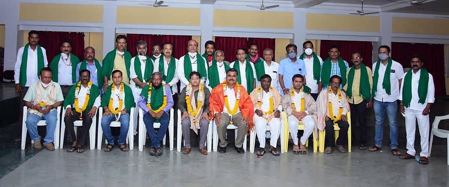 ಕೃಷಿ ಪರಿಕರಗಳ ಮಾರಾಟಗಾರ ಸಂಘದ ಕಲಬುರ್ಗಿ ತಾಲ್ಲೂಕು ಘಟಕದ ಪದಾಧಿಕಾರಿಗಳನ್ನು ಭಾನುವಾರ ಆಯ್ಕೆ ಮಾಡಲಾಯಿತು