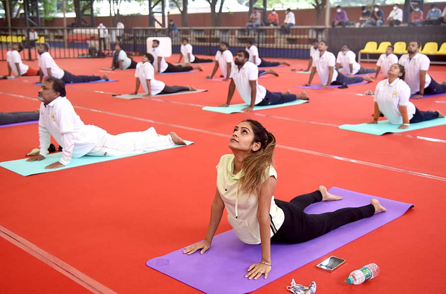 ಕಂಠೀರವ ಕ್ರೀಡಾಂಗಣದಲ್ಲಿ ನಡೆದ ಸಾಮೂಹಿಕ ಯೋಗಾಭ್ಯಾಸ –ಪ್ರಜಾವಾಣಿ ಚಿತ್ರ