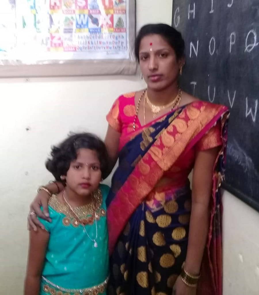 ತಾಯಿ ರಜನಿಯೊಂದಿಗೆ ಸ್ನೇಹಾ