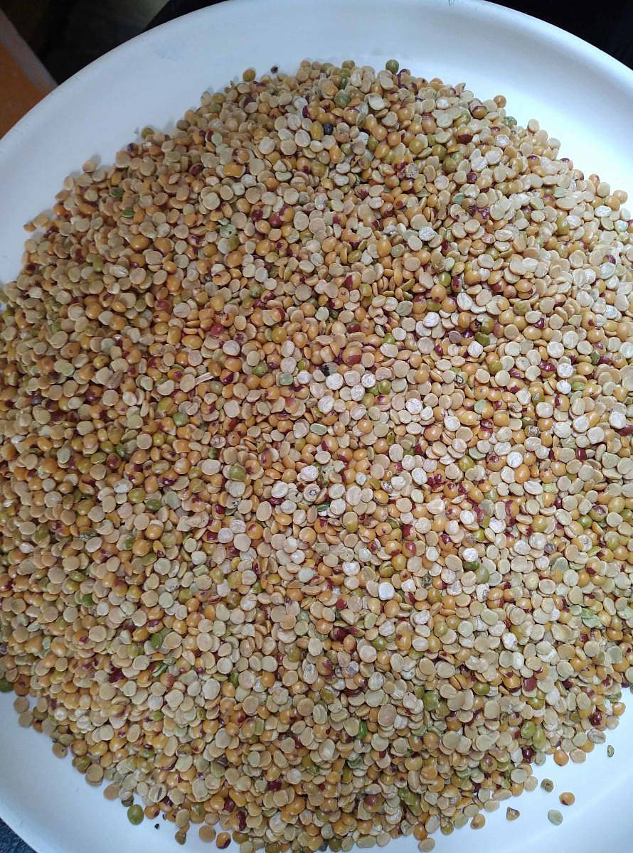 ಕಟ್ಟಡ ಕಾರ್ಮಿಕರಿಗೆ ನೀಡಲಾಗಿರುವ ಕಳಪೆ ಗುಣಮಟ್ಟದ ತೊಗರಿ ಬೇಳೆ