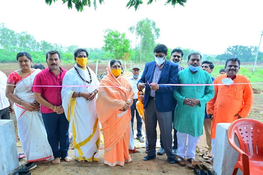 ಬೀದರ್ ನೌಬಾದ್ ಸಮೀಪದ ಜ್ಞಾನ ಶಿವಯೋಗಾಶ್ರಮದಲ್ಲಿ ನಿರ್ಮಿಸಿದ ಶ್ರೀಮಾತೇಶ್ವರಿ ಗೋಶಾಲೆಯನ್ನು ಕರ್ನಾಟಕ ಪಶು ವೈದ್ಯಕೀಯ, ಪಶು ಹಾಗೂ ಮೀನುಗಾರಿಕೆ ವಿಜ್ಞಾನಗಳ ವಿಶ್ವವಿದ್ಯಾಲಯದ ಕುಲಪತಿ ಪ್ರೊ. ಎಚ್.ಡಿ. ನಾರಾಯಣಸ್ವಾಮಿ ಉದ್ಘಾಟಿಸಿದರು