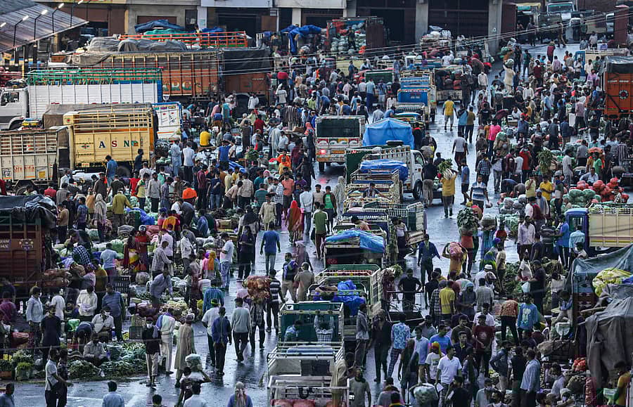 ಜಮ್ಮುವಿನ ನಾರ್ವಾಲ್ನಲ್ಲಿ ಲಾಕ್ಡೌನ್ ಸಡಿಲಿಕೆ ಬಳಿಕ ತರಕಾರಿ ಮಾರುಕಟ್ಟೆಯಲ್ಲಿ ಜನ ಸಂದಣಿ ಕಂಡುಬಂತು –ಪಿಟಿಐ ಚಿತ್ರ