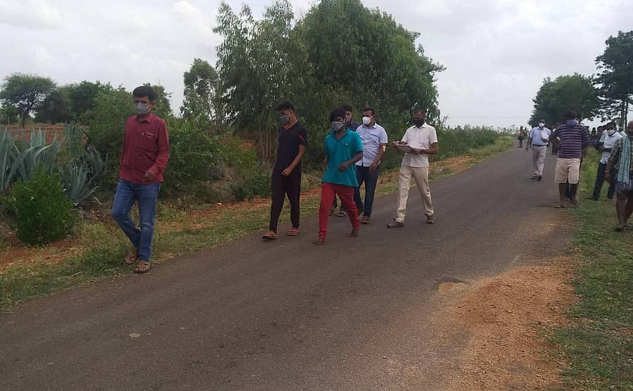 ಆರೋಪಿಗಳನ್ನು ಘಟನಾ ಸ್ಥಳಕ್ಕೆ ಕರೆತಂದು ಪರಿಶೀಲನೆ ‌ನಡೆಸಿದ ಪೊಲೀಸರು