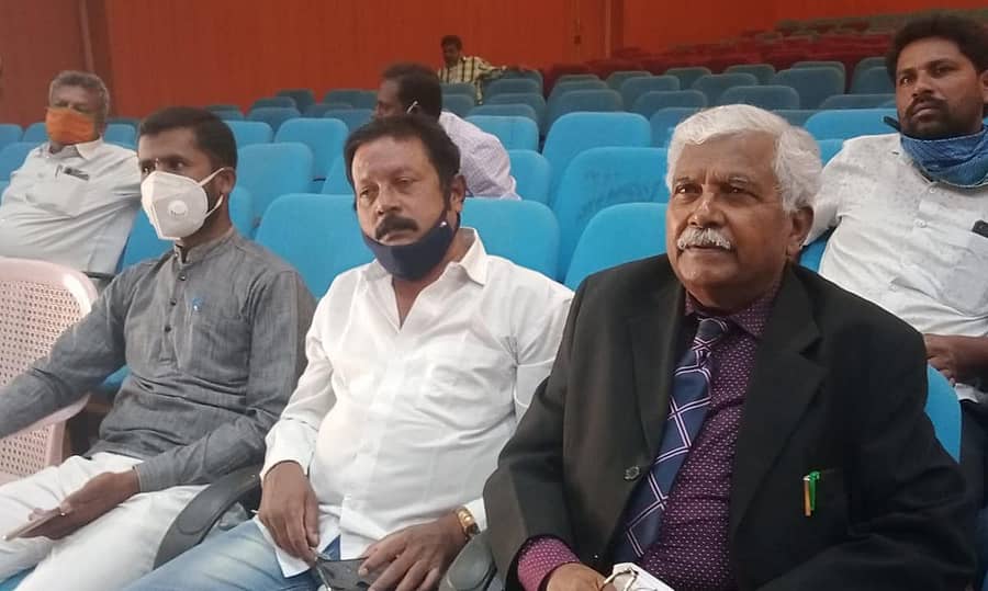 ಕೋಲಾರದಲ್ಲಿ ಶುಕ್ರವಾರ ನಡೆದ ಜಿಲ್ಲಾ ದಲಿತ ಸಂಘಟನೆಗಳ ಸಂಯುಕ್ತ ರಂಗದ ಸಭೆಯಲ್ಲಿ ದಲಿತ ಮುಖಂಡರು ಪಾಲ್ಗೊಂಡರು