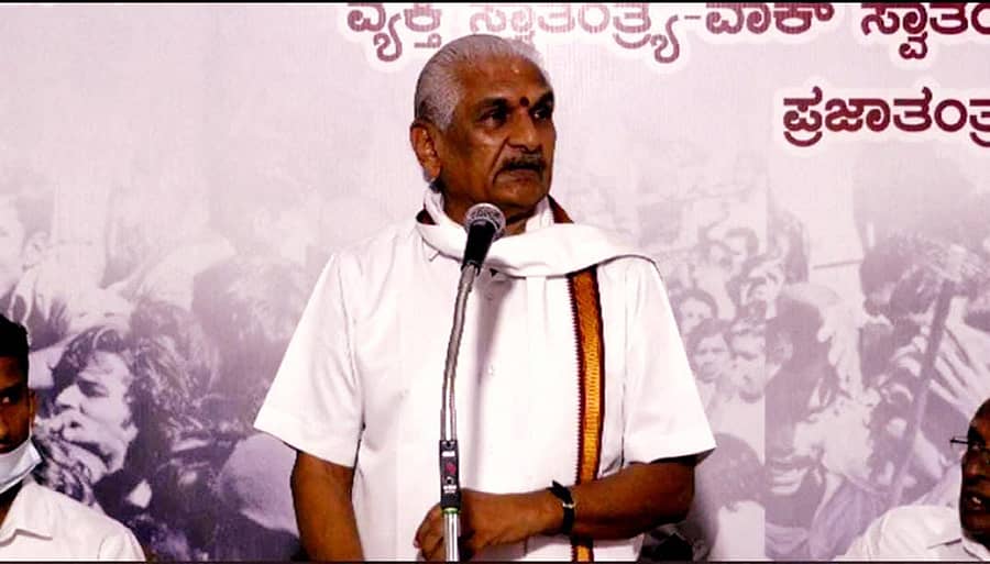 ಕಾರ್ಕಳ ಶಾಸಕರ ಕಚೇರಿಯಲ್ಲಿ ಆಯೋಜಿಸಿದ್ದ ಲೈವ್ ಕಾರ್ಯಕ್ರಮದಲ್ಲಿ ಆರ್ಎಸ್ಎಸ್ ಮುಖಂಡ ಡಾ. ಪ್ರಭಾಕರ್ ಭಟ್ ಕಲ್ಲಡ್ಕ ಮಾತನಾಡಿದರು.