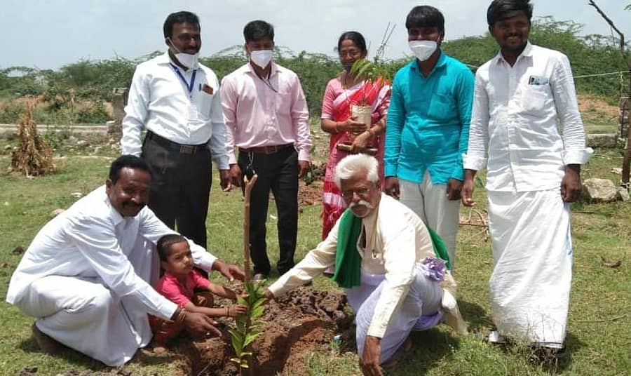 ಕನಕಗಿರಿ ಸಮೀಪದ ಸುಳೇಕಲ್ ಗ್ರಾಮದಲ್ಲಿ ಈಚೆಗೆ ವಿಶ್ವ ಪರಿಸರ ದಿನಾಚರಣೆ ಆಚರಿಸಲಾಯಿತು