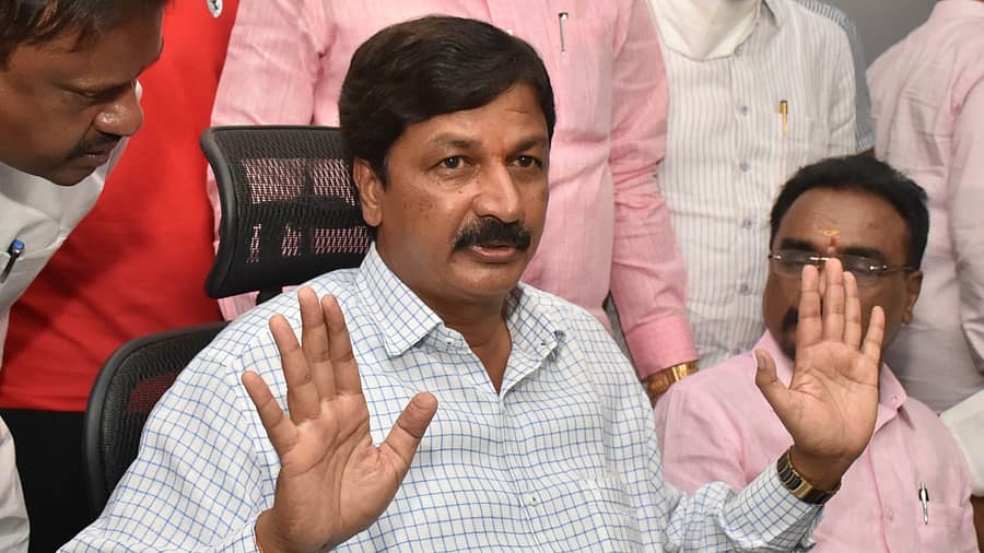 ಗೋಕಾಕ ಶಾಸಕ ರಮೇಶ್ ಜಾರಕಿಹೊಳಿ