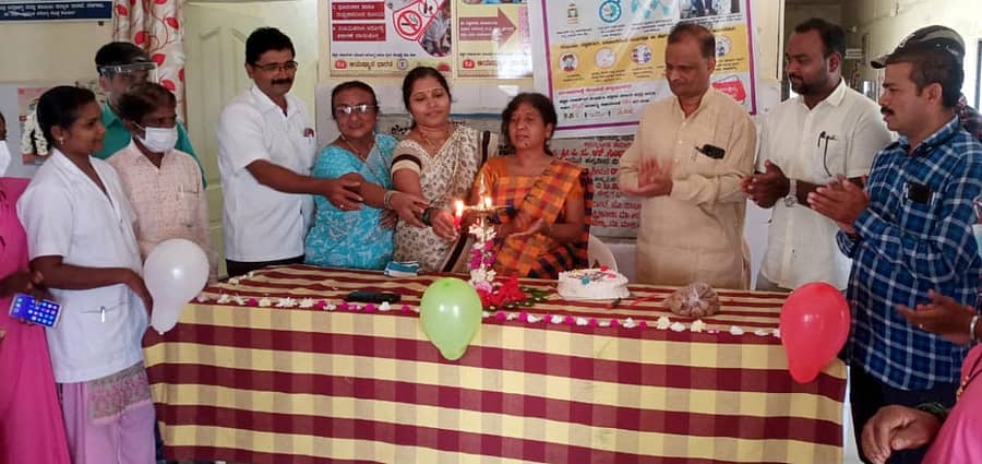 ತೆಲಸಂಗದ ಸರ್ಕಾರಿ ಆಸ್ಪತ್ರೆಯಲ್ಲಿ ಗುರುವಾರ ನಡೆದ ವೈದ್ಯರ ದಿನಾಚರಣೆ ಕಾರ್ಯಕ್ರಮವನ್ನು ವೈದ್ಯಾಧಿಕಾರಿ ಡಾ.ವಾಸಂತಿ ಉದ್ಘಾಟಿಸಿದರು