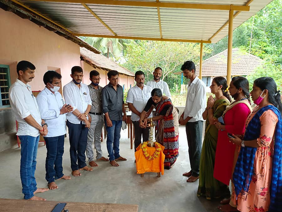 ಬೆಳ್ತಂಗಡಿ ತಾಲ್ಲೂಕಿನ ಕೂಕ್ರಬೆಟ್ಟು ಸರ್ಕಾರಿ ಹಿರಿಯ ಪ್ರಾಥಮಿಕ ಶಾಲೆಯಲ್ಲಿ ಶಾಲಾ ಪ್ರಾರಂಭೋತ್ಸವವನ್ನು ಮರೋಡಿ ಗ್ರಾಮ ಪಂಚಾಯಿತಿ ಅಧ್ಯಕ್ಷೆ ಪದ್ಮಶ್ರೀ ಜೈನ್ ಕಾರ್ಯಕ್ರಮ ಉದ್ಘಾಟಿಸಿದರು.