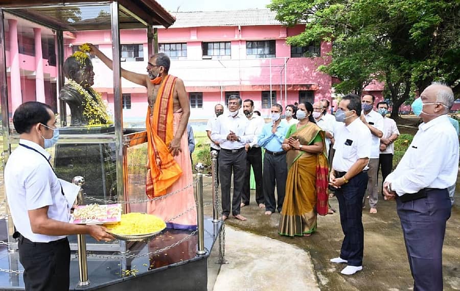 ಉಡುಪಿಯ ಪೂರ್ಣಪ್ರಜ್ಞ ಸಂಧ್ಯಾ ಕಾಲೇಜಿನಲ್ಲಿ ಅದಮಾರು ಮಠ ಶಿಕ್ಷಣ ಸಂಸ್ಥೆಗಳ ಸಂಸ್ಥಾಪಕ ವಿಬುಧೇಶ ತೀರ್ಥ ಶ್ರೀಗಳ ಸಂಸ್ಮರಣಾ ಕಾರ್ಯಕ್ರಮ ನಡೆಯಿತು.