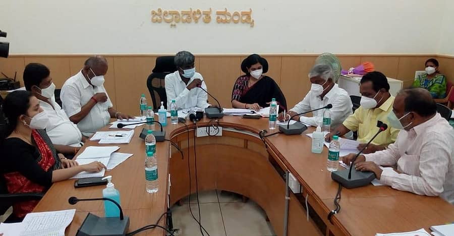 ಧಾರ್ಮಿಕ ಮತ್ತು ಧರ್ಮಾದಾಯ ದತ್ತಿ ಹಾಗೂ ಹಿಂದುಳಿದ ವರ್ಗಗಳ ಕಲ್ಯಾಣ ಖಾತೆ ಸಚಿವ ಕೋಟ ಶ್ರೀನಿವಾಸ ಪೂಜಾರಿ ಅಧ್ಯಕ್ಷತೆಯಲ್ಲಿ ಪ್ರಗತಿಪರಿಶೀಲನಾ ಸಭೆ ನಡೆಯಿತು